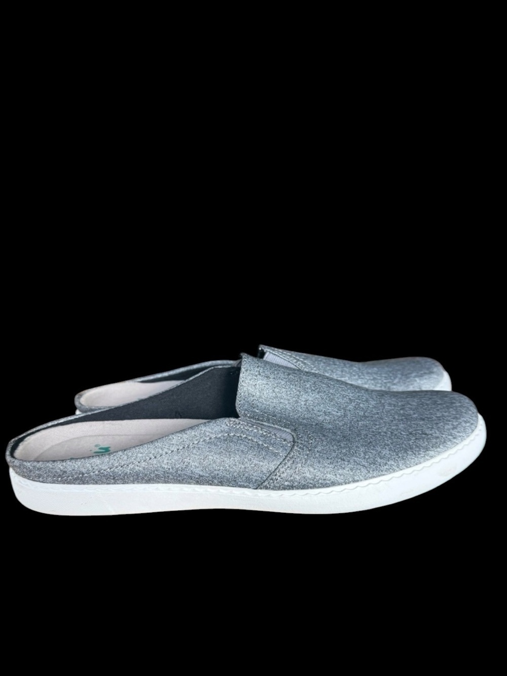 YUU ladies gray slip on fabric shoe very good condition size 9